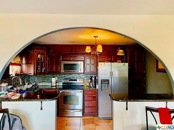5th image of 206 W Avenue E