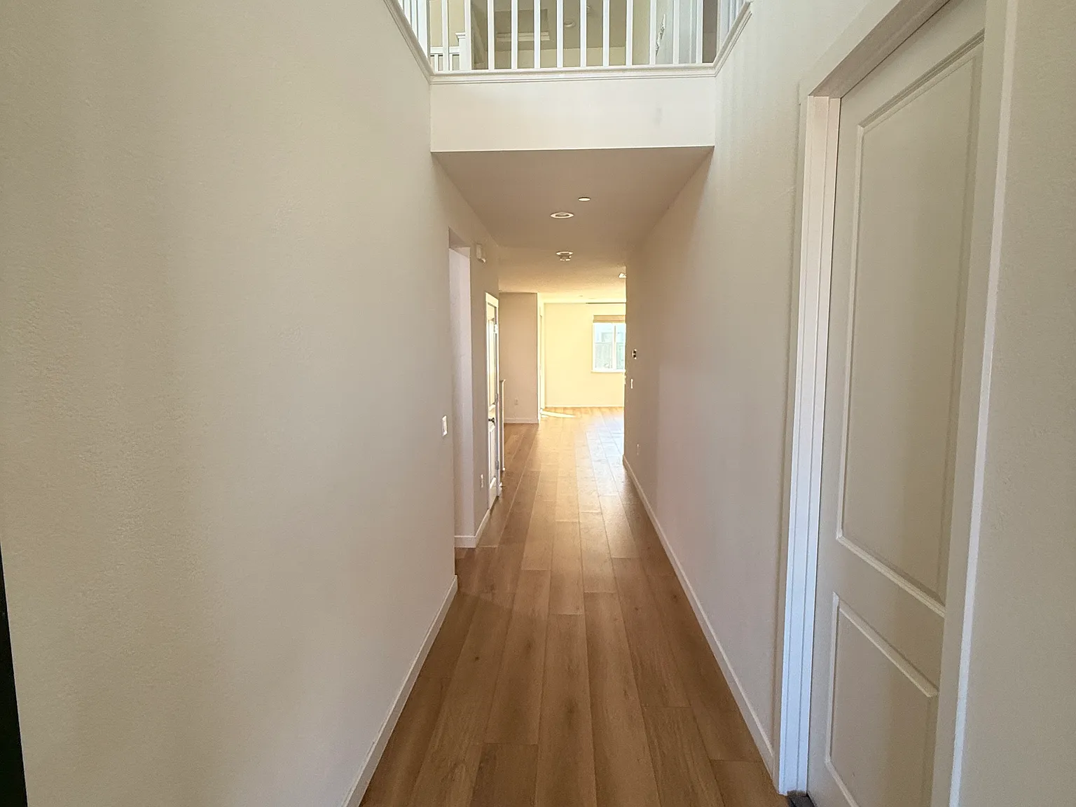 3 bed, 2.5 bath, 2500 sqft, $3,300 — Photo 2