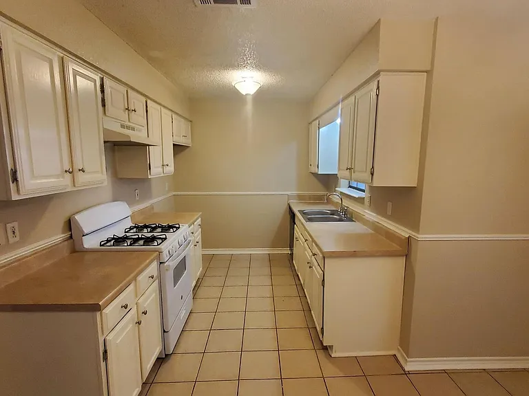 505 Pelican Ct — Photo 6