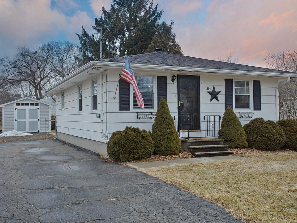 1st image of 104 Foch Ave