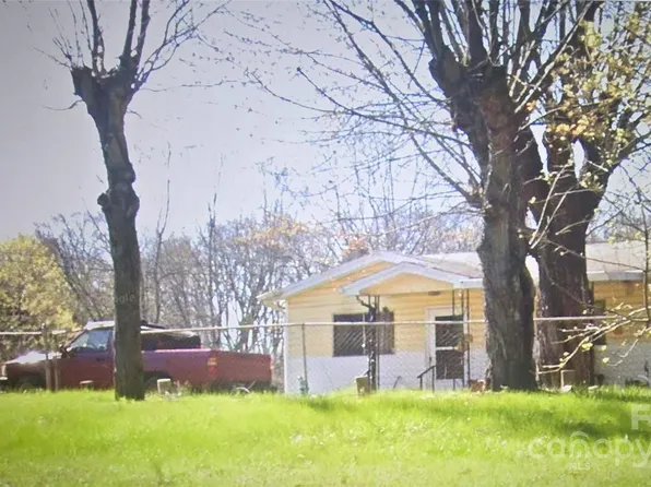 137 Luther Rd, Candler, NC 28715