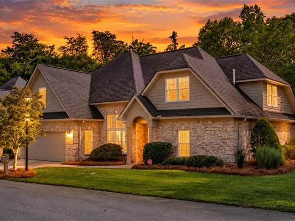 4002 Flagstick Ct, Jamestown, NC 27282