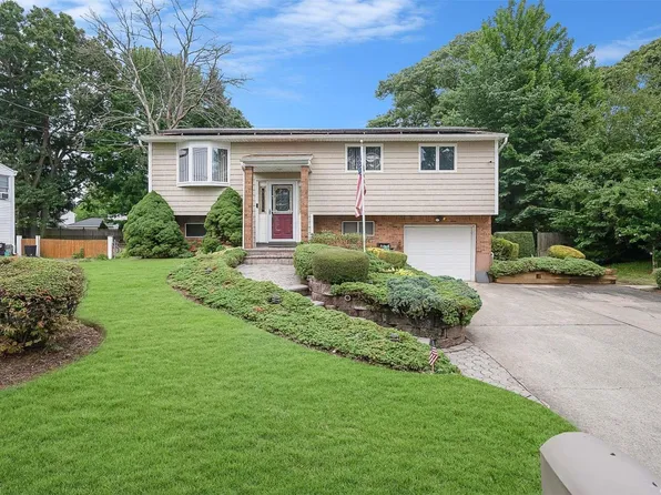 29 Nostrand Avenue, Selden, NY 11784