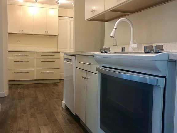 Full kitchen
