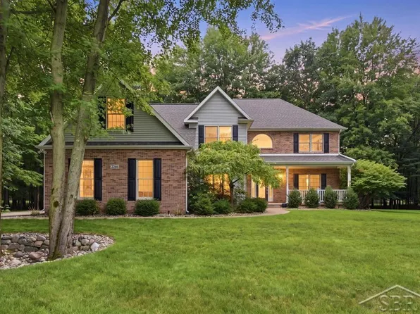 2266 E Mockingbird Ln, Midland, MI 48642