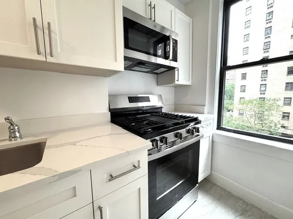 360 East 55th Street image 1 of 13