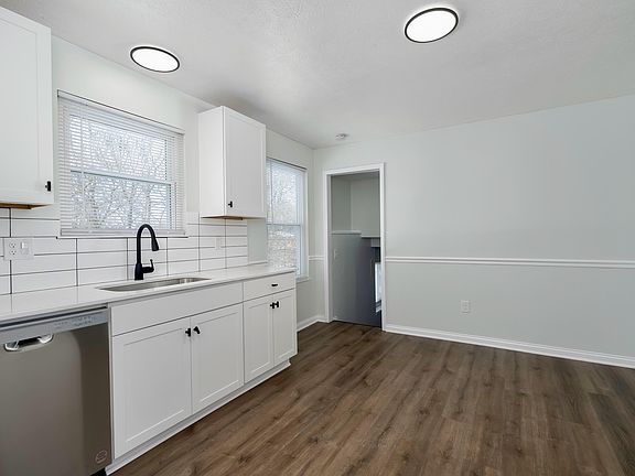 2nd image of 261 Ashwood Dr