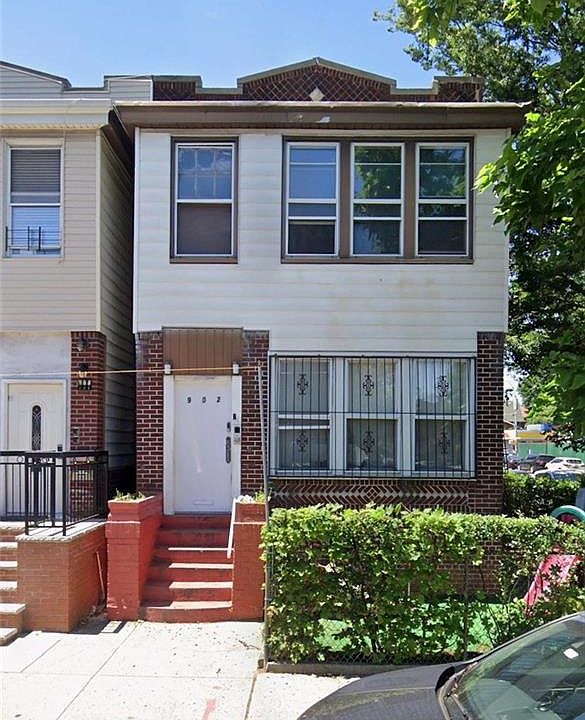 1st image of 902 E 12th St