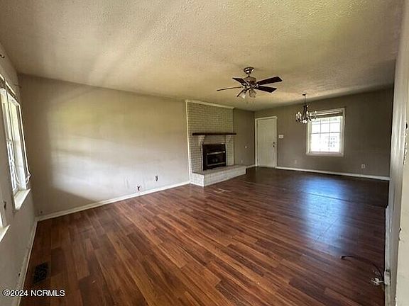3rd image of 202 Dianne Drive