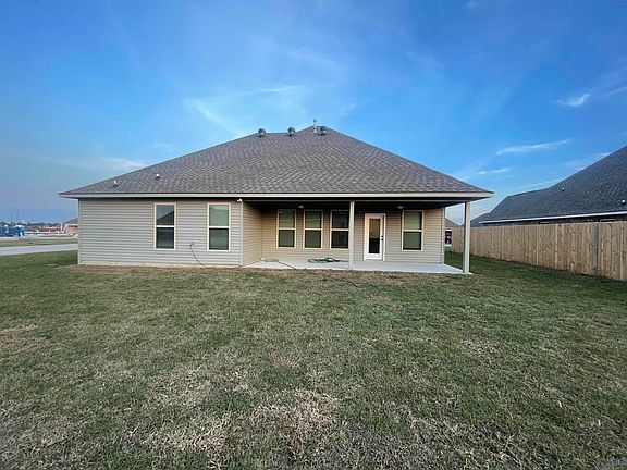 4th image of 242 Pond Dr