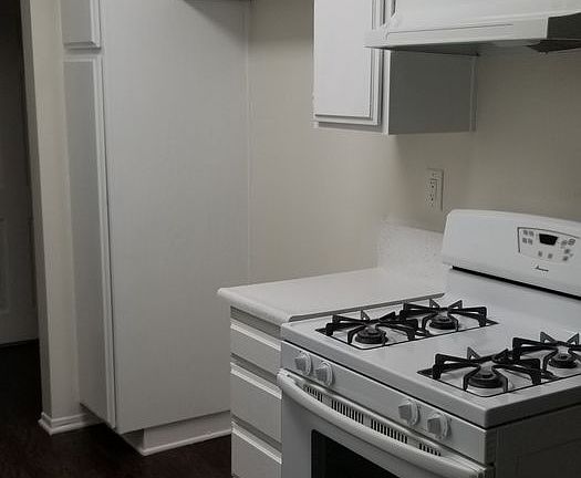 4th image of 18415 Dearborn St #304