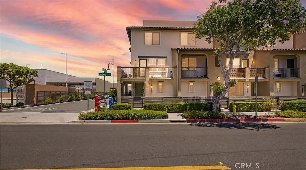 3 bed, 1320 sqft, $4,500 — Photo 1
