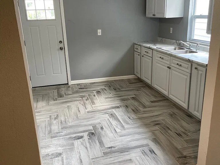 1734 Doris Ave — Photo 3