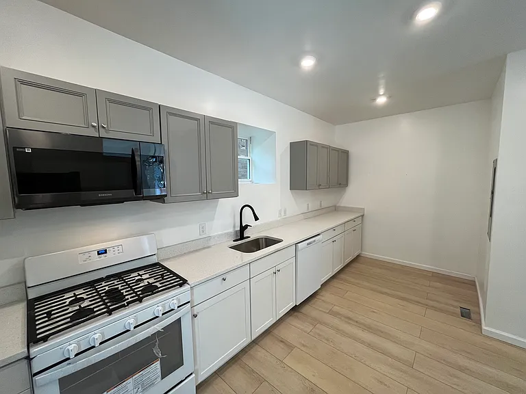 31 1/2 Dilworth St — Photo 5