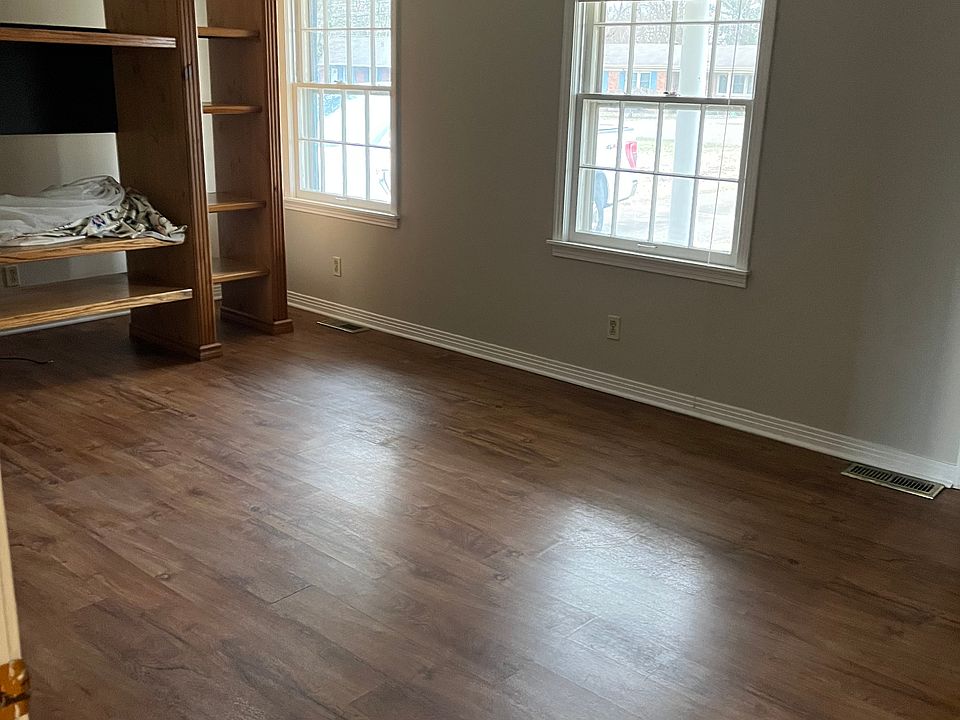 1st image of 84 Twin Oaks Pl