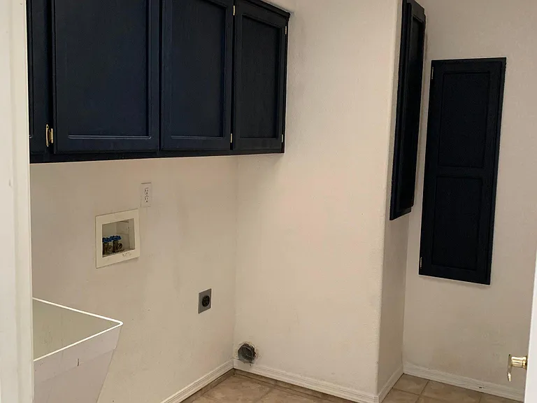 906 Desert View Dr — Photo 12