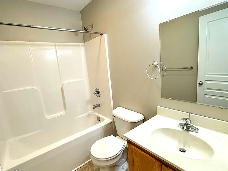 433 Leslie Ct — Photo 10