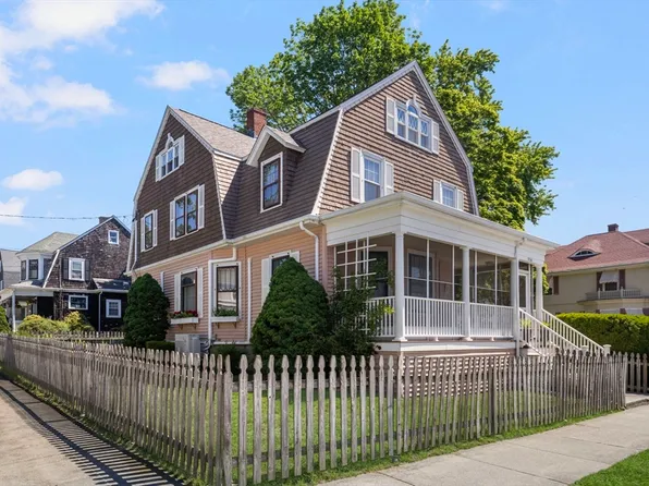 956 Maple St, Fall River, MA 02720