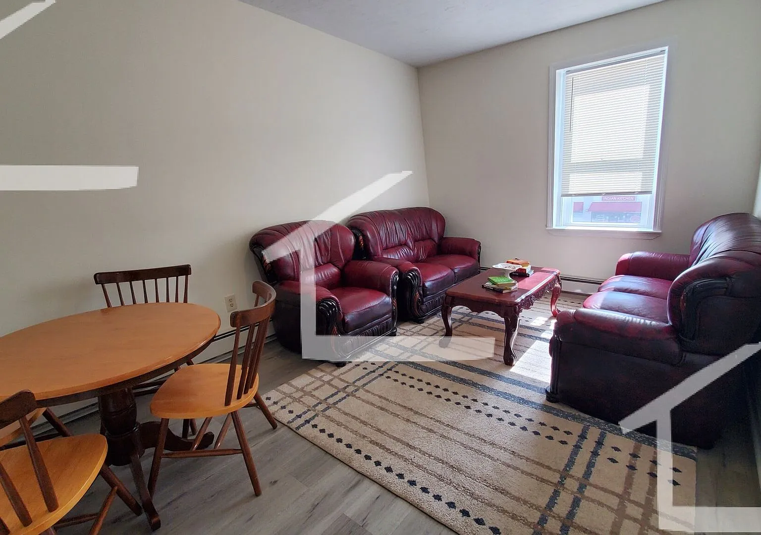 Conveniently located, beautifully maintained Apt with modern appliances. A/C. Near Public Transport! — Photo 3