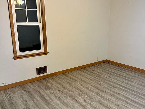 4th image of 504 S 1st St