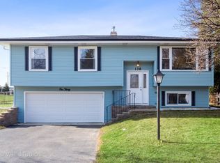 130 Arapahoe Trl, Carol Stream, IL 60188