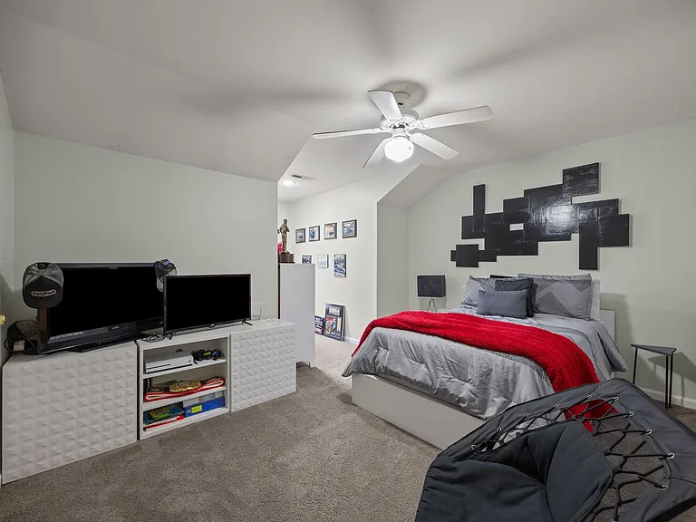 949 Pensford Dr — Photo 21