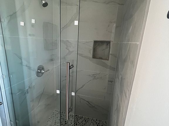 5th image of 7523 N Clybourn Ave