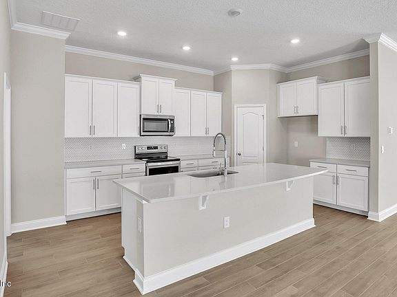 5th image of 12 W SAWMILL Court