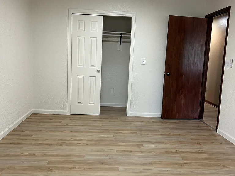 201 N Cypress St #B — Photo 7