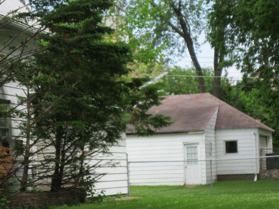 2nd image of 436 10th Ave S