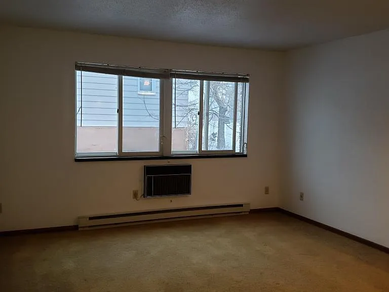 916 Lincoln St — Photo 5