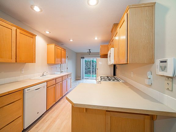 5th image of 14900 SE Woodland Way