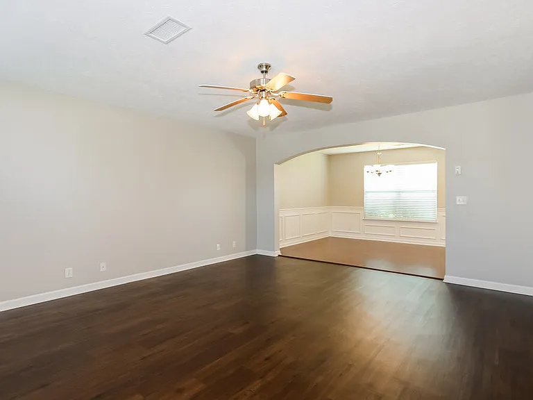 3315 Velvet Ct — Photo 4