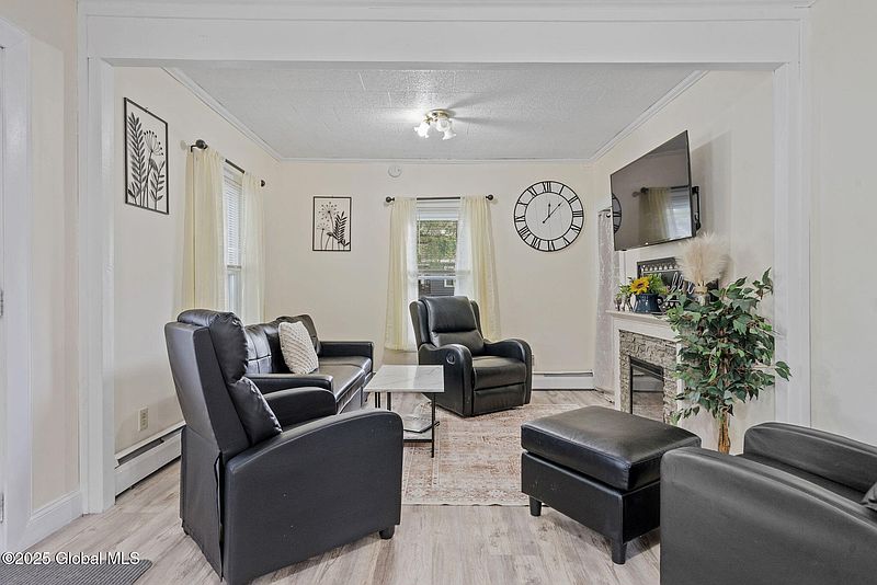 5th image of 25 Thomson Avenue