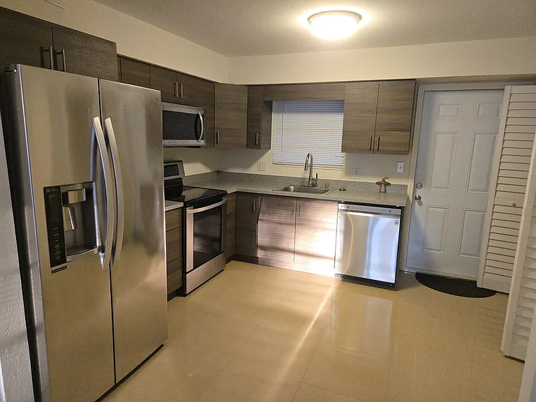 1231 SW 61st Ter #2 — Photo 3