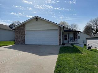 1904 S Viking Ct, Independence, MO 64057