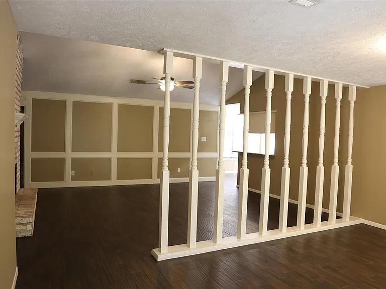2215 Silver Falls Dr — Photo 2