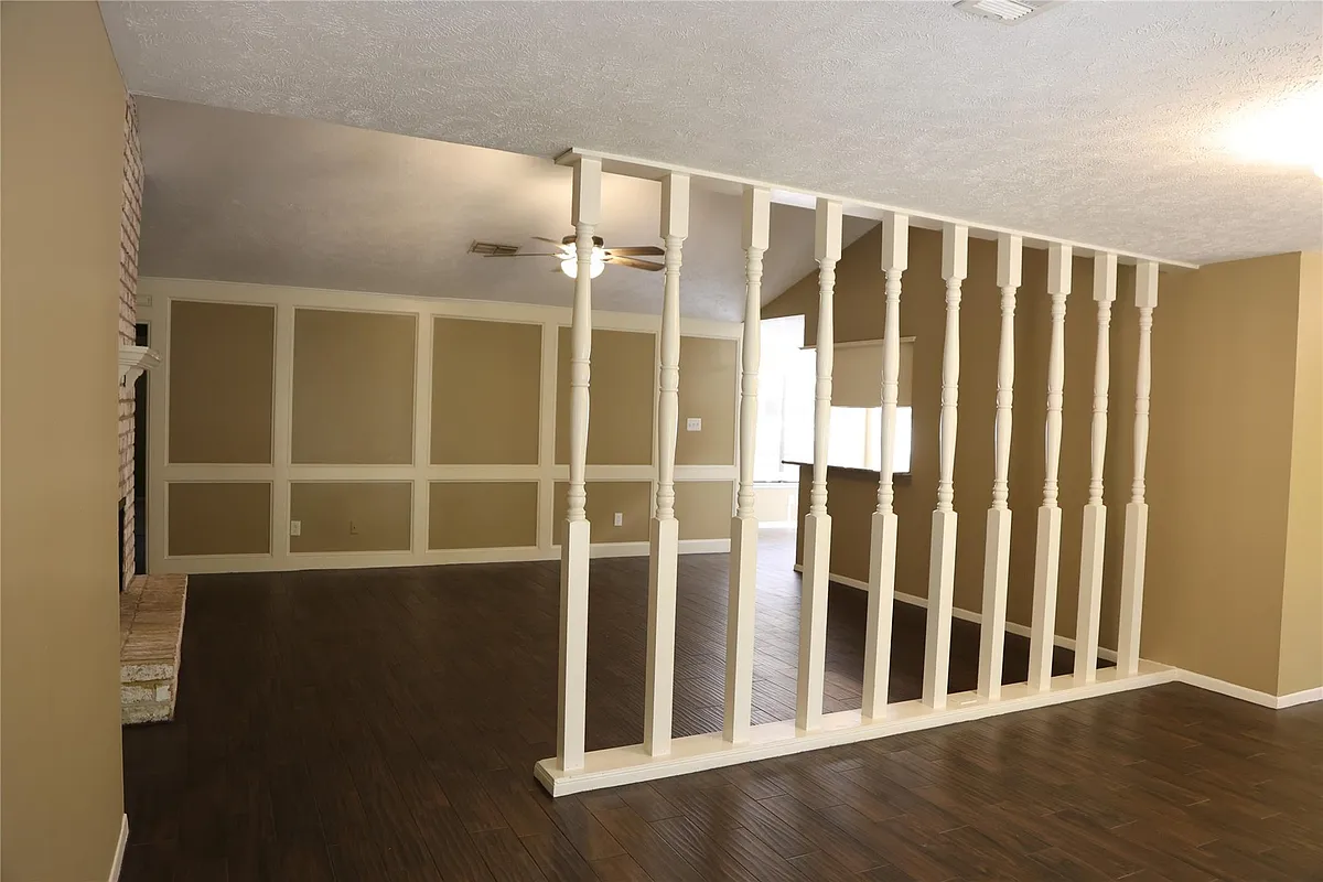Building Photo - 2215 Silver Falls Dr