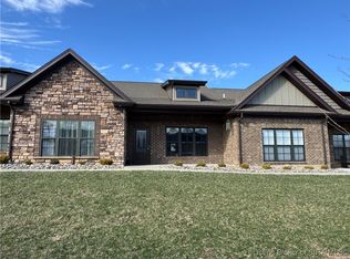 918 Glenwood Gardens Dr, Sellersburg, IN 47172
