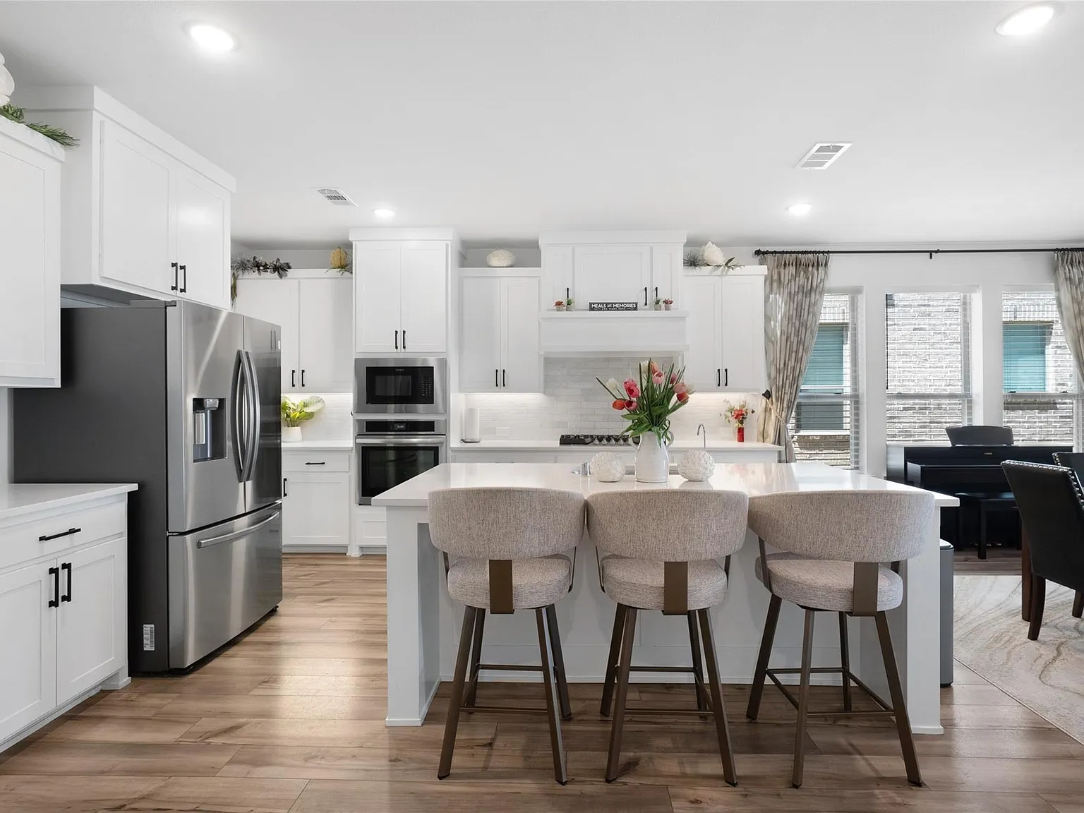 5 bed, 5.5 bath, 3445 sqft, $3,800 — Photo 3