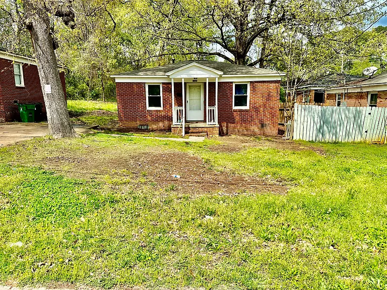 1704 Catherine Simmons Ave — Photo 1
