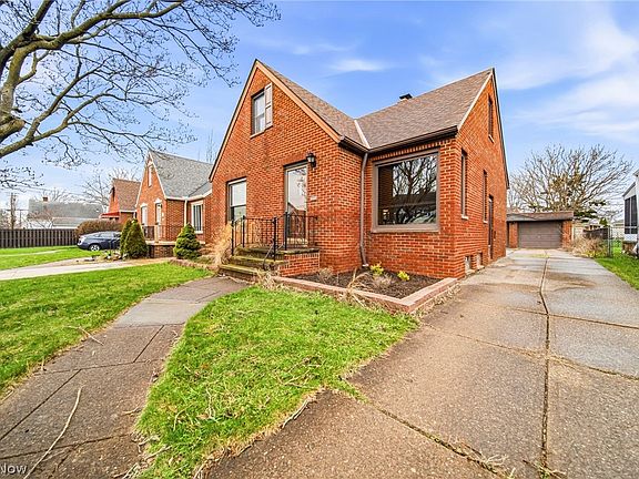 3rd image of 6406 Pelham Dr