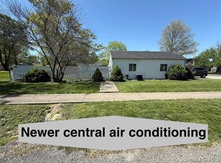 310 W Spring St, Staunton, IL 62088