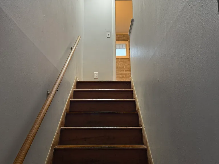 905 N Meadows Ct #D — Photo 9