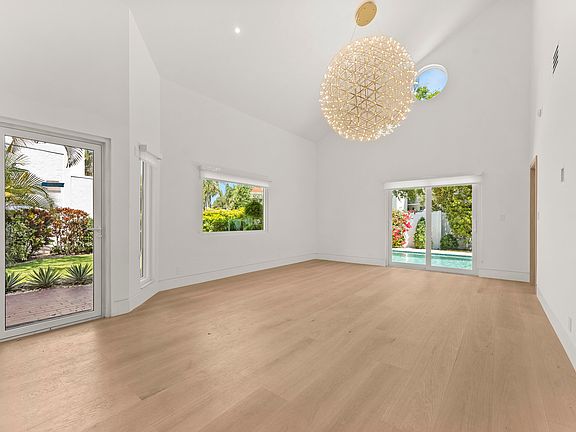4th image of 221 Pelican Way