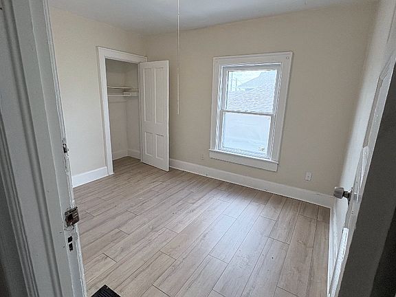 5th image of 221-223 S State Ave