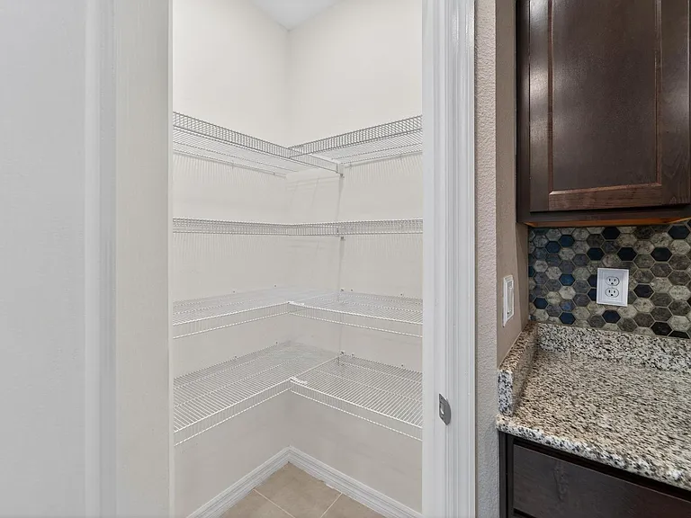 3842 Hampstead Ln — Photo 16