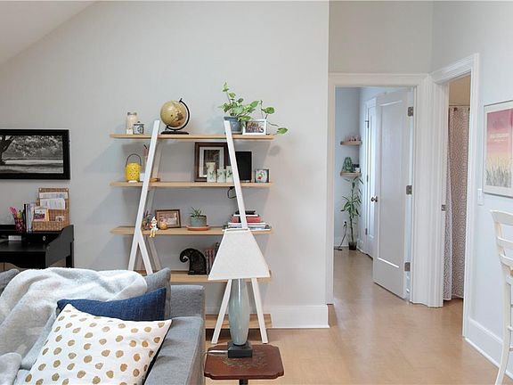 2nd image of 2042 N New Jersey St