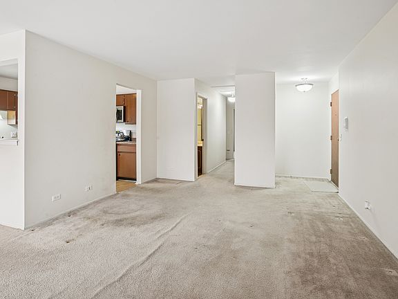 3rd image of 28 Regent Cir Unit B2