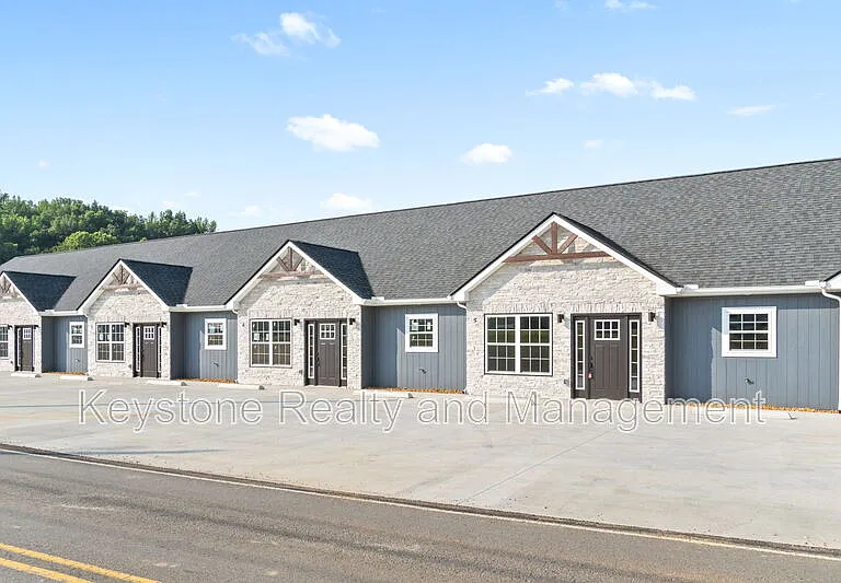 111 Robertson Hill Rd #7 — Photo 1